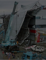 屋上塔の倒壊 看板事故